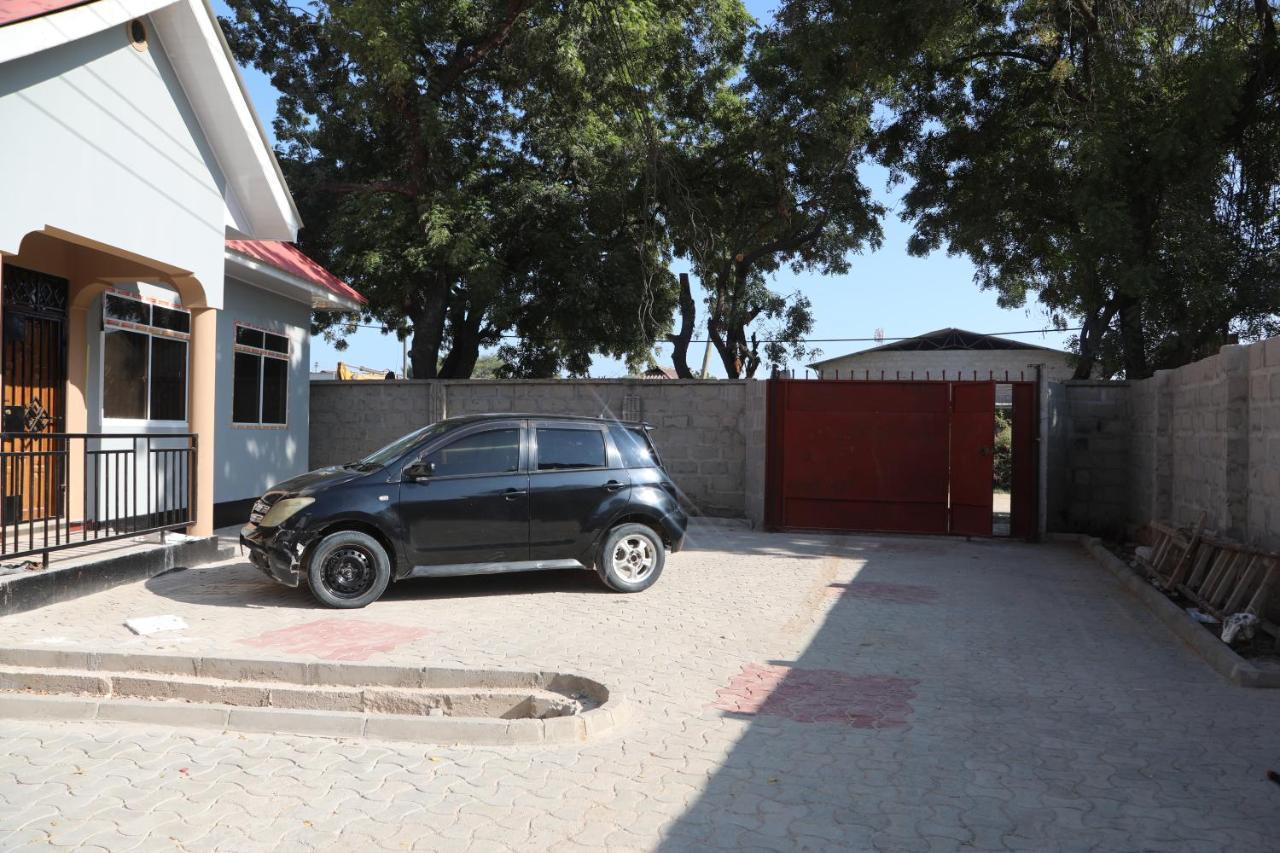 Pearl Lulu Modern Bnb Homestay Dar es Salaam Exterior photo